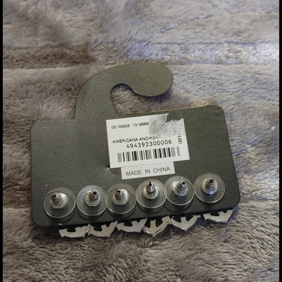 Wet Seal Anchor earrings - Picture 3 of 3